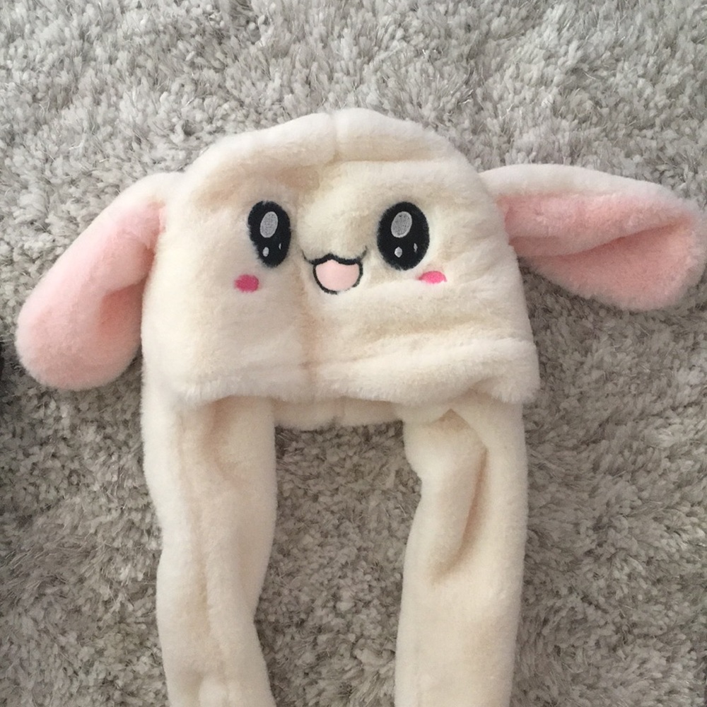 Bouncing ear bunny hat